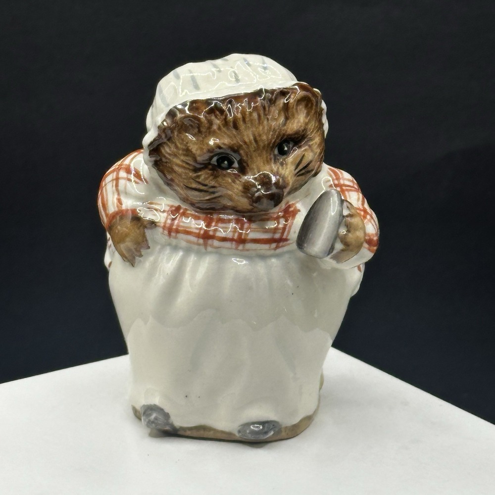 Beatrix Potter's Mrs Tiggy Winkle F Warne & Co LTD 1948 Beswick England Figurine
